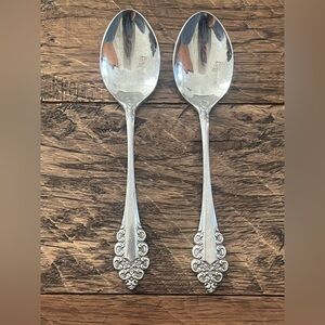 OXH106-Glossy (Stainless) Soup Spoons (2)
by OXFORD HALL